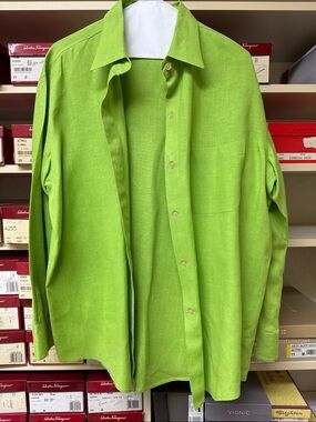 100% linen Ellen Tracy Lime Green Pocket Front Shirt
